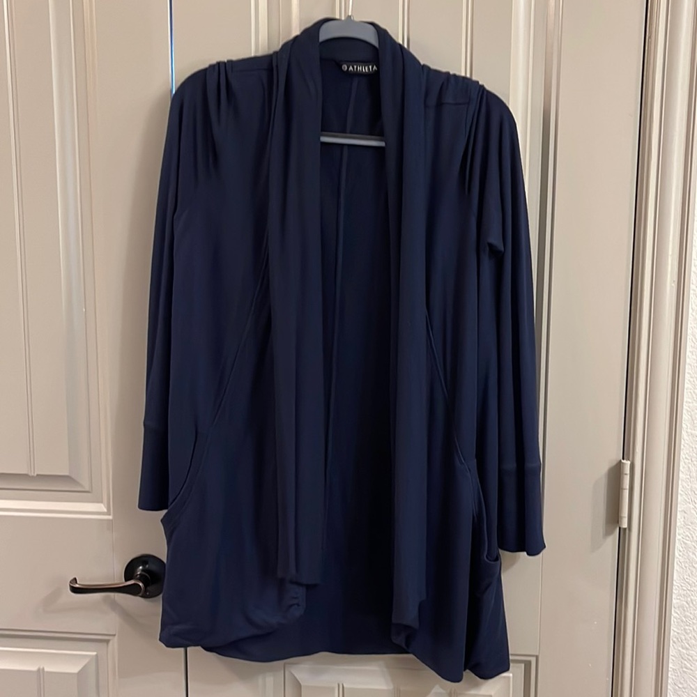 Athleta Pranayama Wrap. Navy. Medium. Pockets and thumb holes